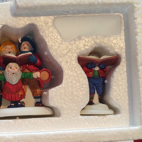 Department 56 Heritage Village Collection Sing A Song For Santa 56316 Christmas - Picture 6 of 10